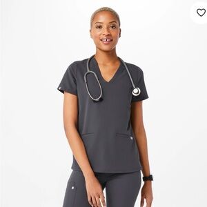 Figs| Casma Three Pocket Scrub Top in Charcoal